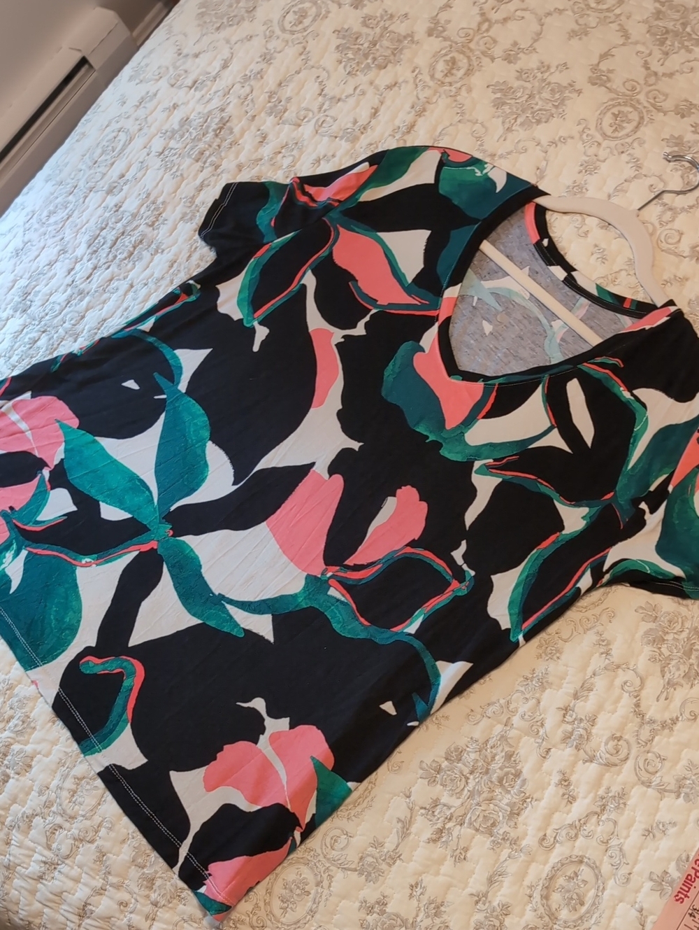Nine West Short Sleeve V Neck Top in Black, Teal & Coral
